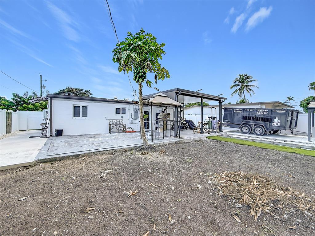 Building Photo - 6135 NW 24th Ct