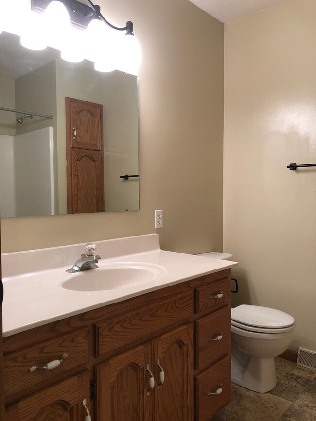 Building Photo - $1,125 - 3Bed/3Bath, House