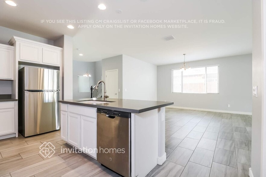 Building Photo - 4044 S 183rd Dr