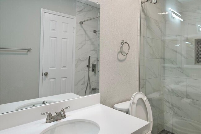 Building Photo - 3418 Green Fields Dr