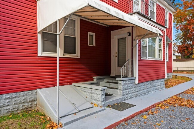 Building Photo - 221 Lake Ave S