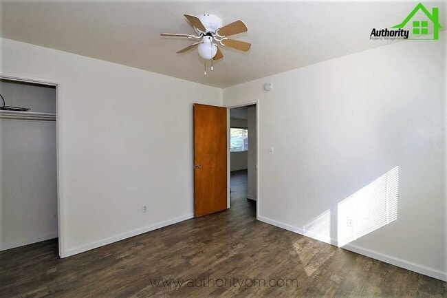 Building Photo - 5375 Rosswood St