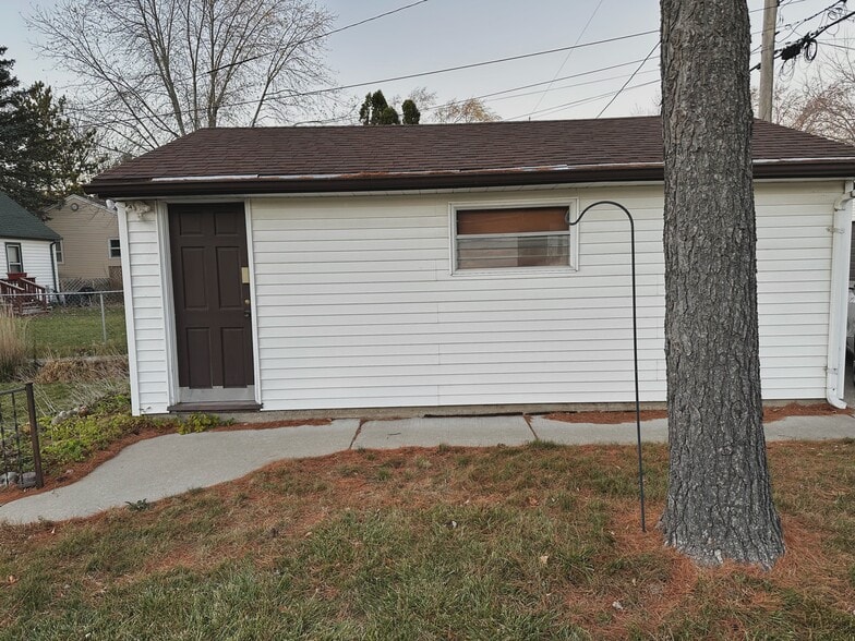 Garage - 3278 N 82nd St