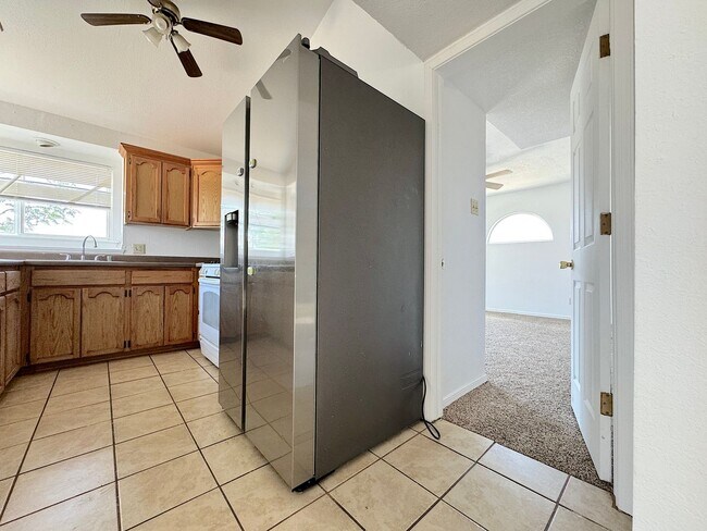 Building Photo - Northeast El Paso 3 Bed Refrig A/C split T...