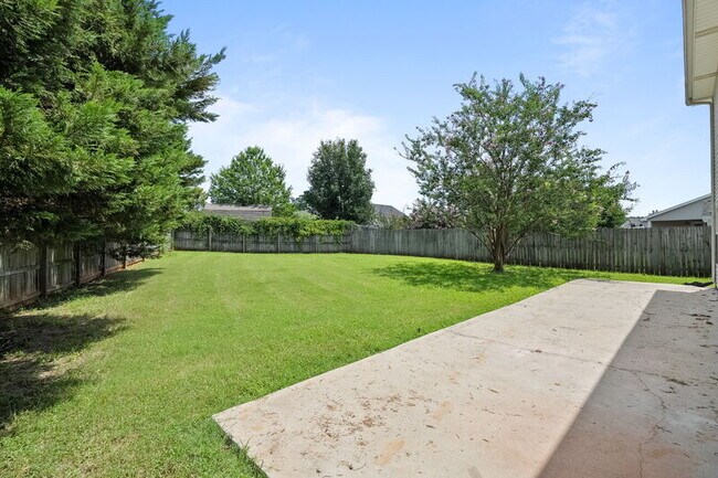 Building Photo - 142 Bremerton Dr SW