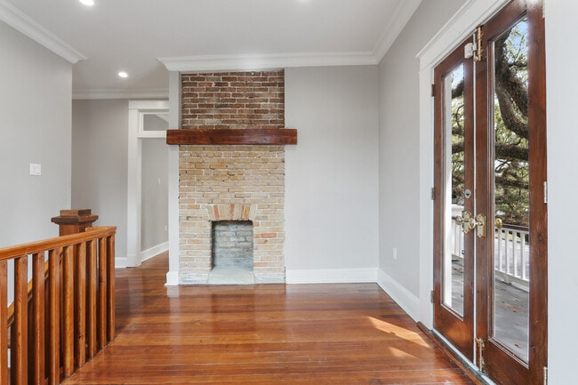Building Photo - 915 N Carrollton Ave