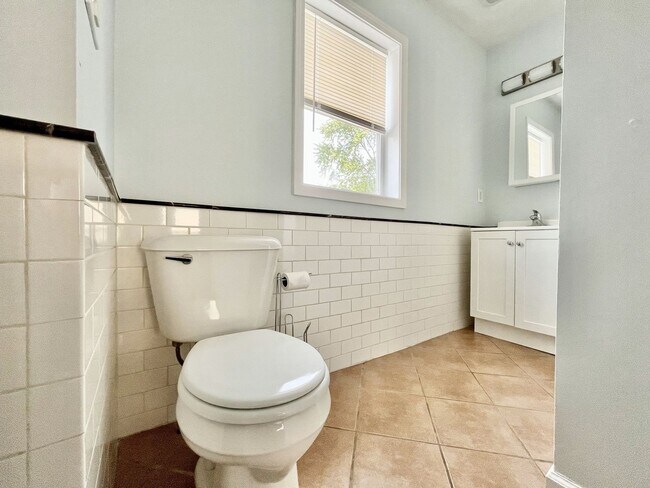 Building Photo - 538 Fremont Ave NW