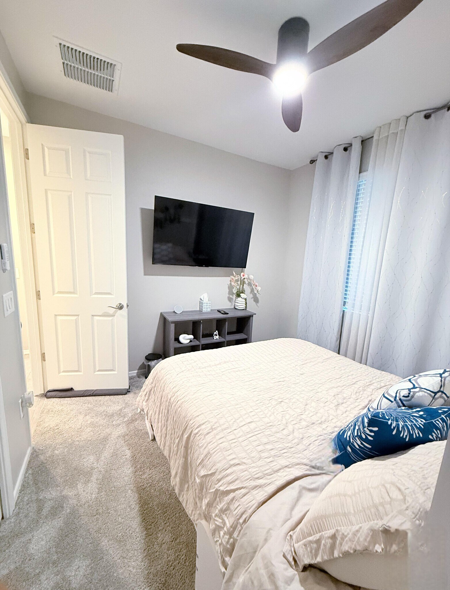 Building Photo - 620 W Calle El Tramo