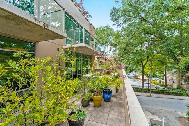 Building Photo - 905 Juniper St NE