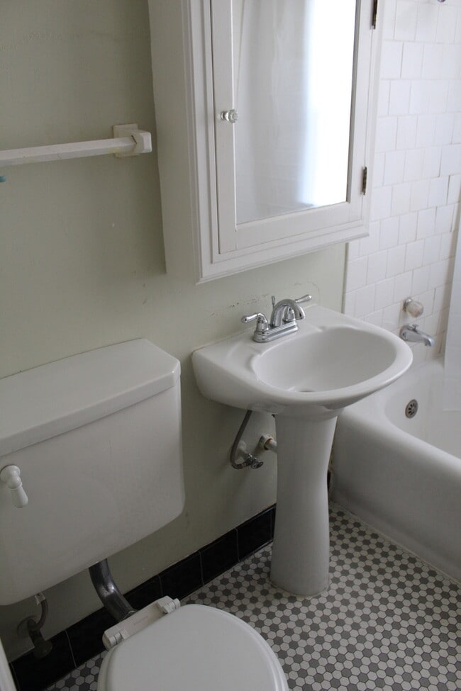 Building Photo - 524 N Eldorado Ave