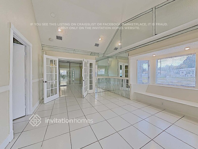 Building Photo - 13933 Madison St