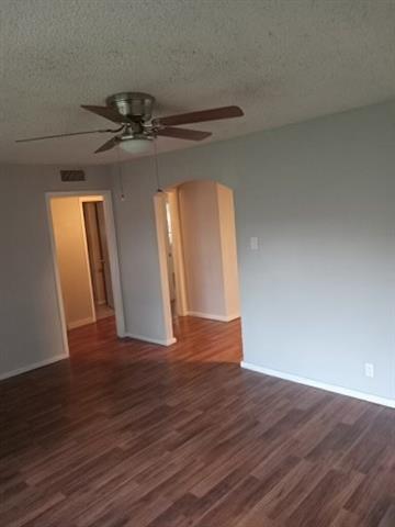 Building Photo - 308 S Pecan St