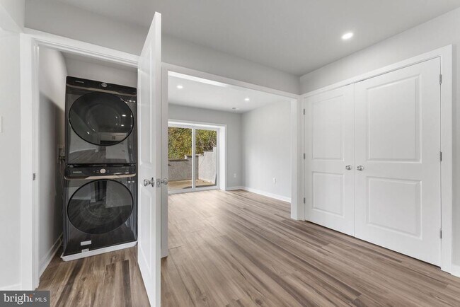 Building Photo - 151 Old Lincoln Hwy