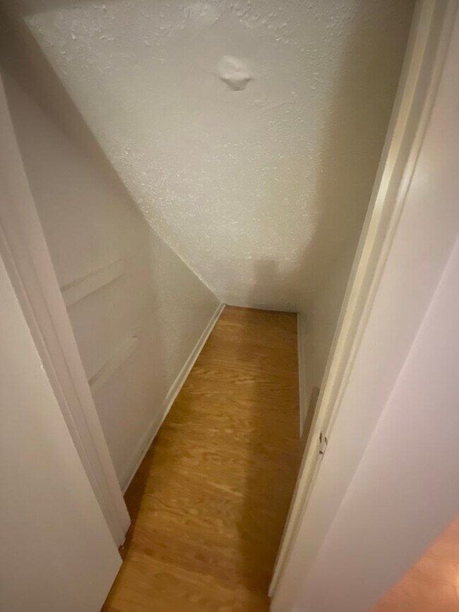 Building Photo - A brick townhouse steps from Lakewood shopping and dining — with everything already in it.