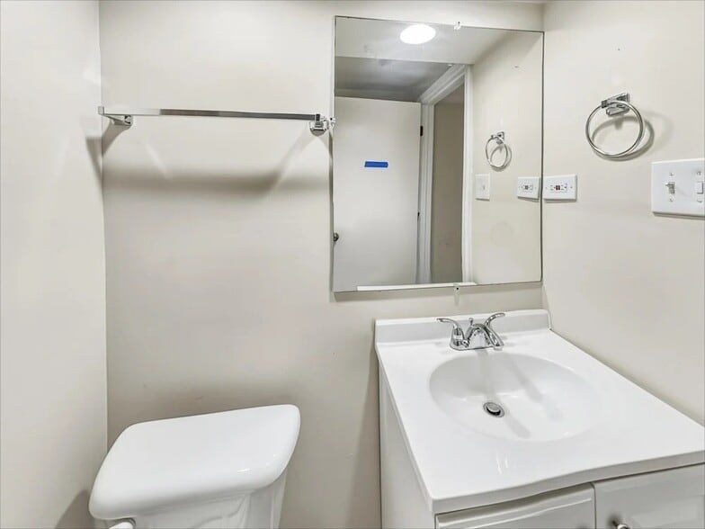 Building Photo - 5265 Arquilla Dr