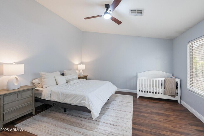 Building Photo - 1422 S 230th Ave