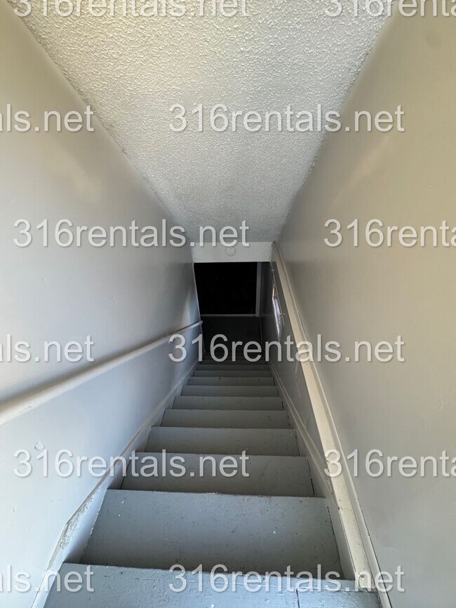 Building Photo - 1201 Hoch