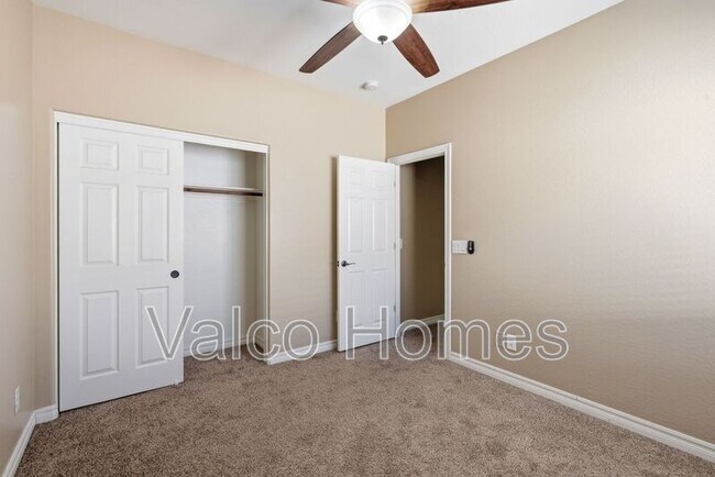 Building Photo - 2717 E Ficus Way
