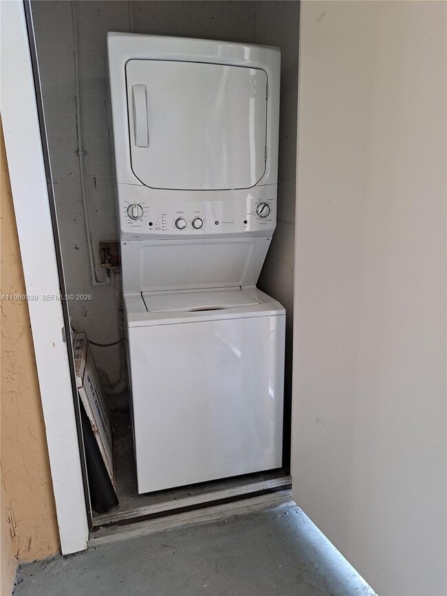 Building Photo - 8041 SW 21st Ct