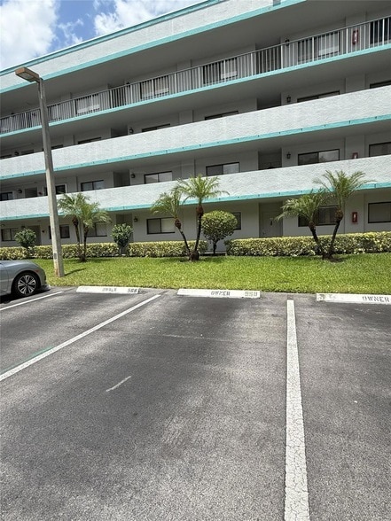 Building Photo - 4725 Lucerne Lakes Blvd E