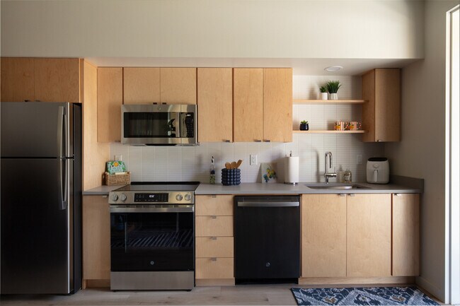 Building Photo - 168 Garfield St