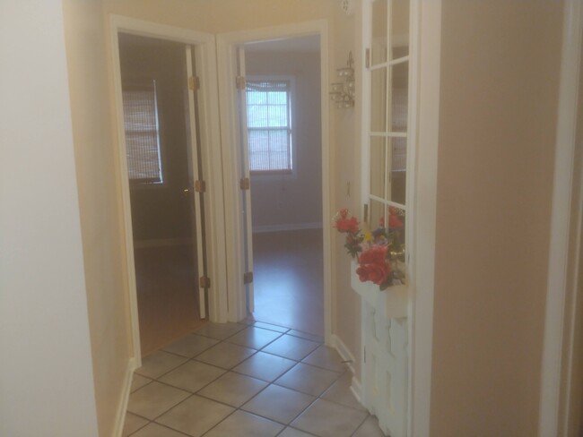 Entrance to Master bedroom - 637 Windhaven Dr