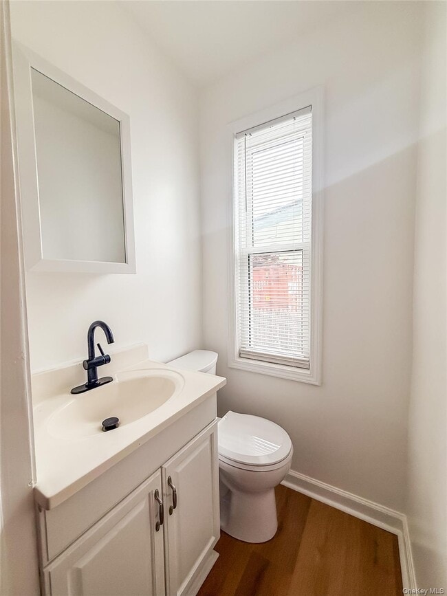 Building Photo - 2-4 Elm Pl