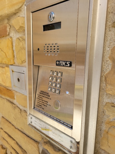 Building Photo - 4977 W 16th St