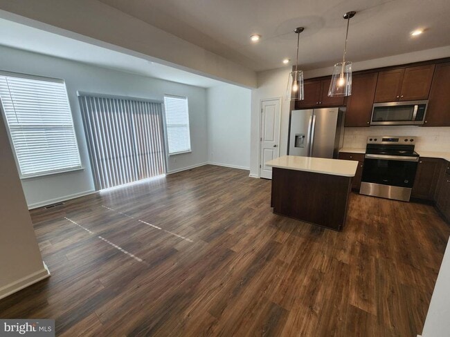 Building Photo - 477 Husky Trl