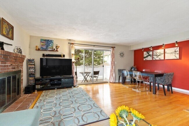 Building Photo - 13 Circuit Ln