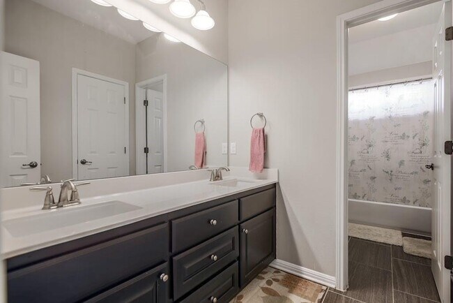 Building Photo - 121 Alondra Way