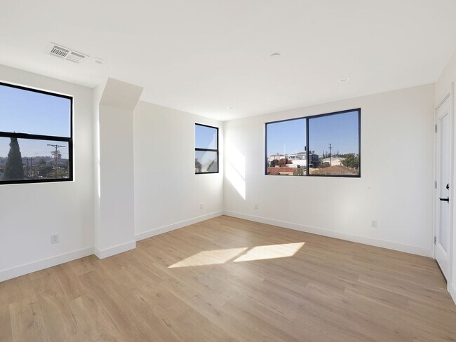 Building Photo - 1856 Redondo Blvd