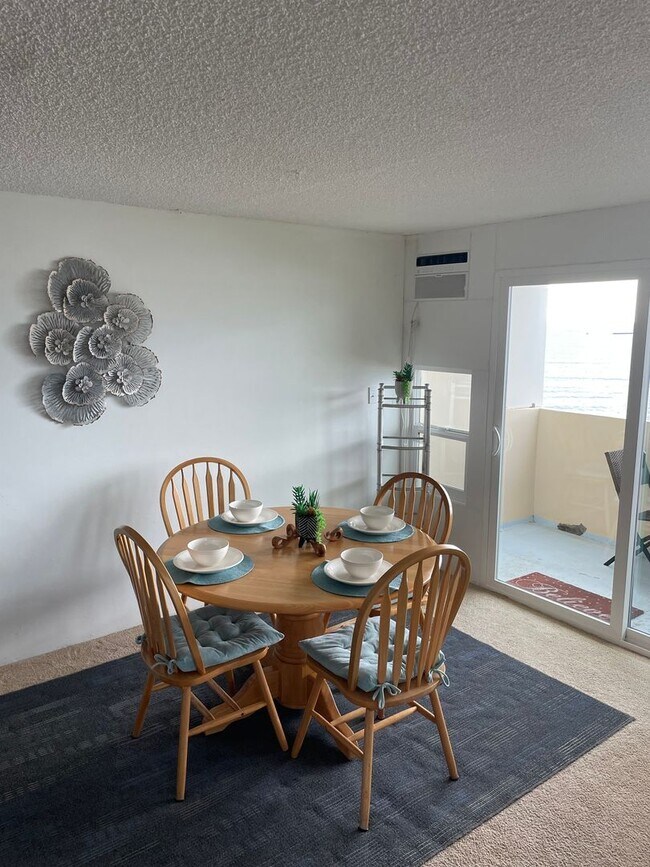 Building Photo - Beautiful Ocean View & Conveniently Located