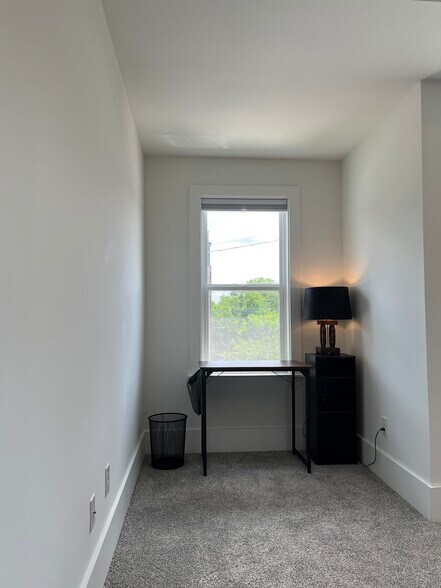 Building Photo - 1072 Zophi St