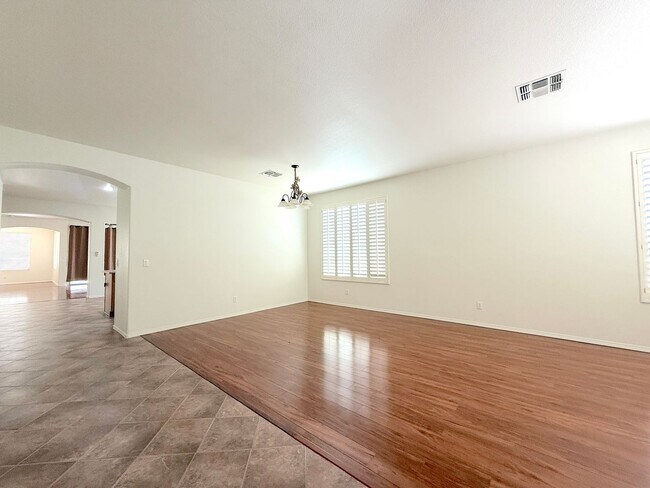 Building Photo - 1744 W Frye Rd