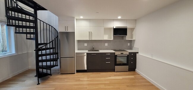 Building Photo - Recently Constructed, Fully Detached, Garden Unit, Utilities Included**