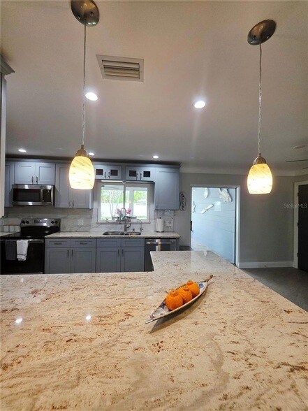 Building Photo - 3435 Overlook Dr NE