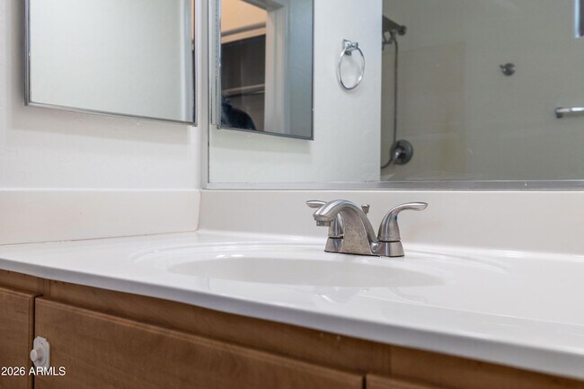 Building Photo - 615 E Portland St