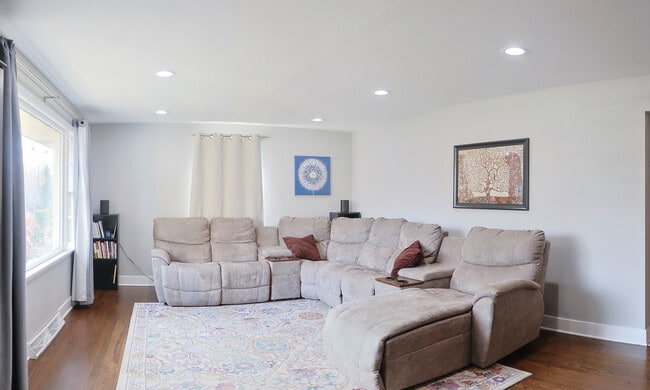 Building Photo - 227 N Butterfield Rd