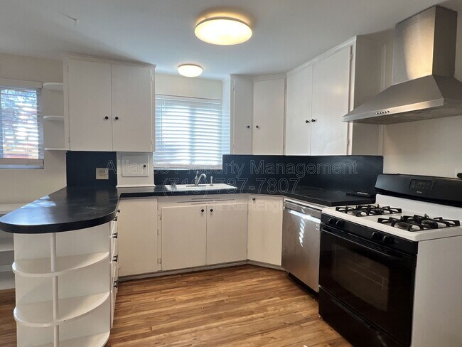 Building Photo - 322 Farragut Ave