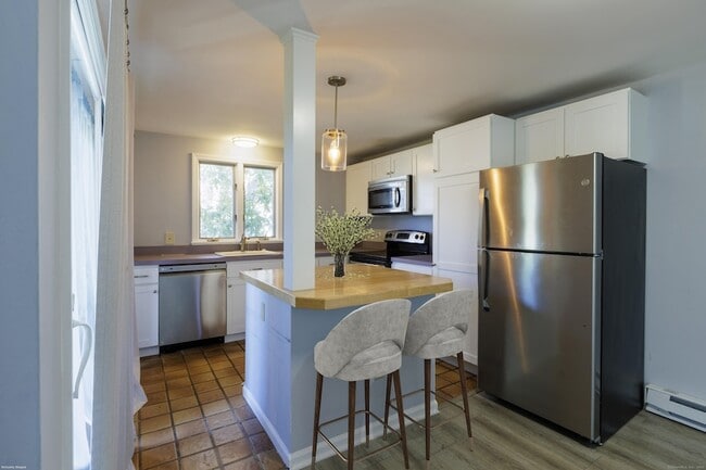 Building Photo - 20 River Colony
