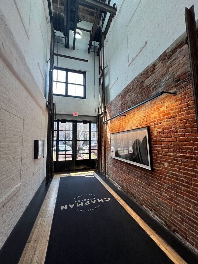 Building Photo - Trendy 1 Bedroom + den in Truxton Circle| Water included!