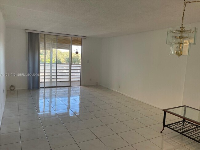 Building Photo - 404 NW 68th Ave