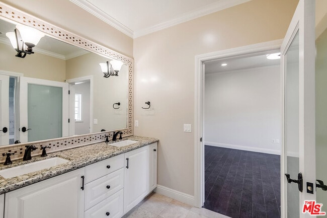 Building Photo - 17390 Tramonto Dr