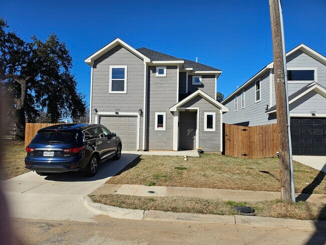 Building Photo - 2203 Anderson St