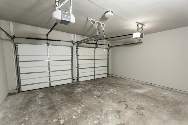 Building Photo - 10937 Greenwillow Dr