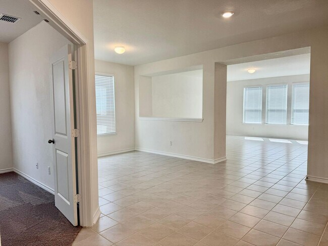 Building Photo - 8014 Canyon Wren Pk