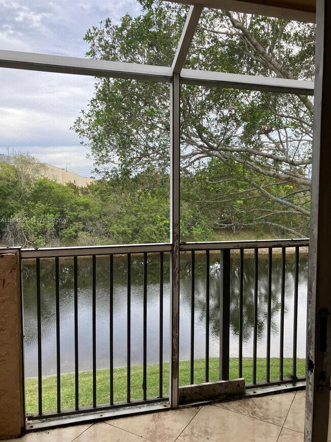 Building Photo - 620 Cypress Club Way