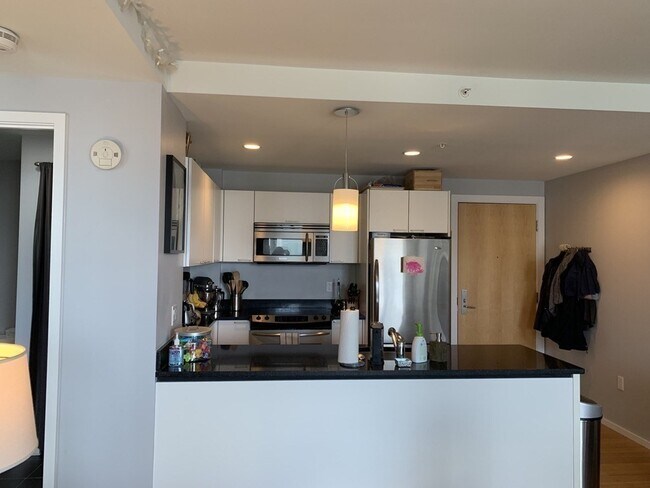 Building Photo - 2 Earhart St