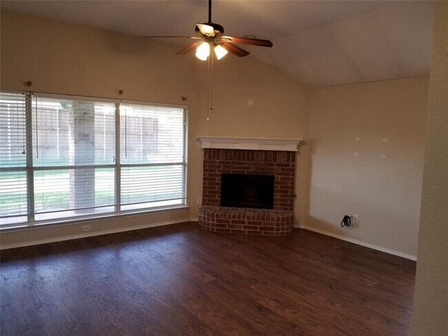 Building Photo - 2809 Hollow Ridge Dr